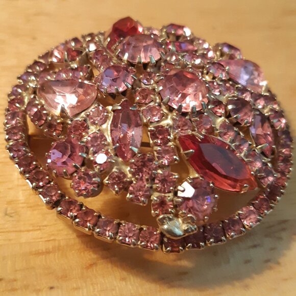 1960s Weiss Pink Rhinestone 2 Inch Circular Domed Vintage Brooch - Picture 11 of 16